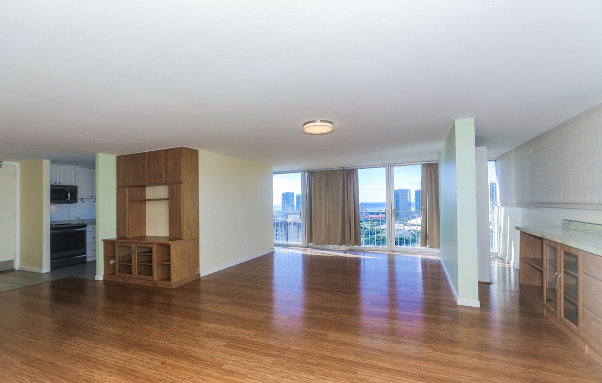 Foto principal - Academy Towers: 2-bed, 2-bath unit now ava...