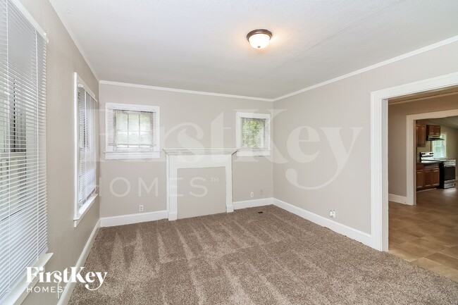 Building Photo - 2641 Sylvan Rd