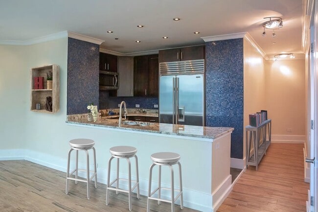 Building Photo - 400 N La Salle Dr