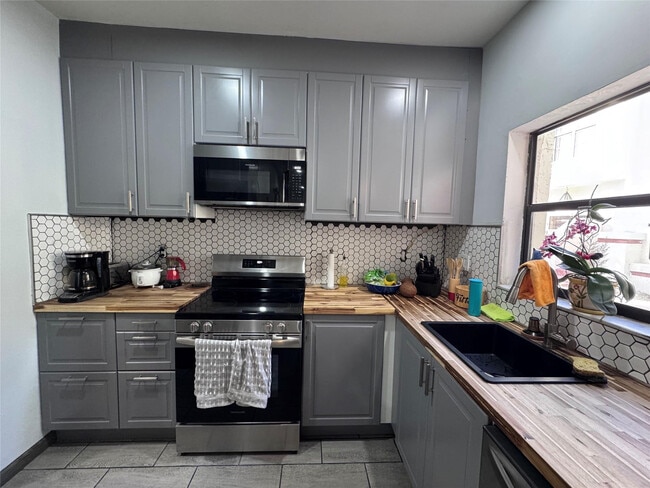 Foto del edificio - 1417 Avon Ln