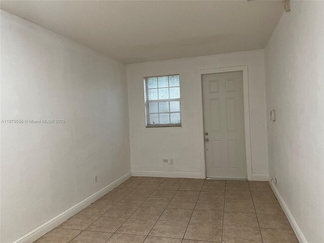 Foto del edificio - 2145 NE 7th St
