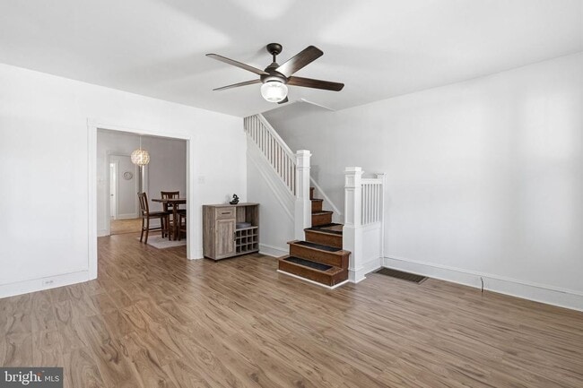 Foto del edificio - 211 E Poplar St