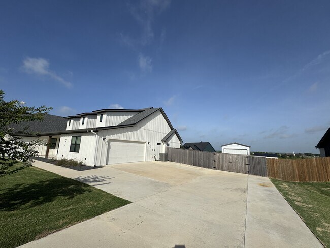 Foto del edificio - 4453 Cedar Creek Rd