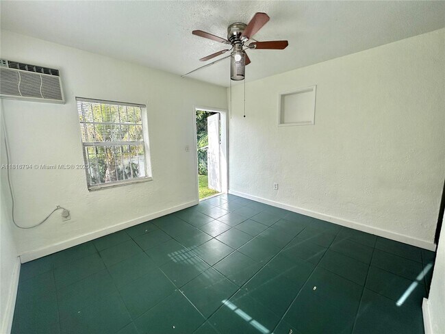Foto del edificio - 601 NW 90th St