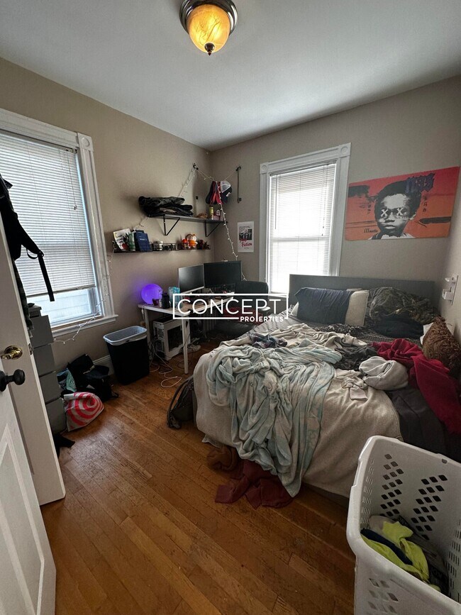 Building Photo - 47 Hillside St