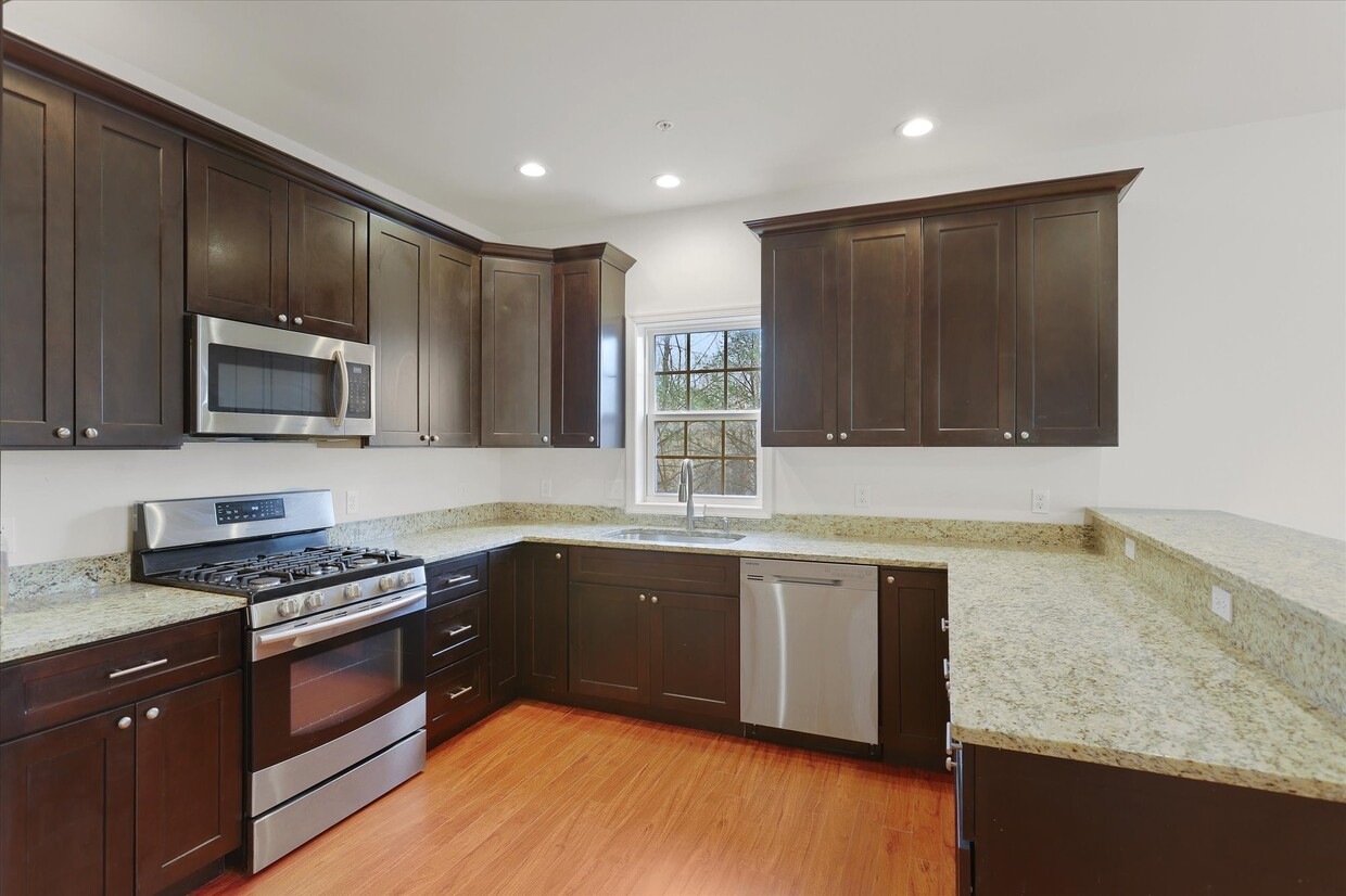 Foto principal - Monticello Heights Townhomes