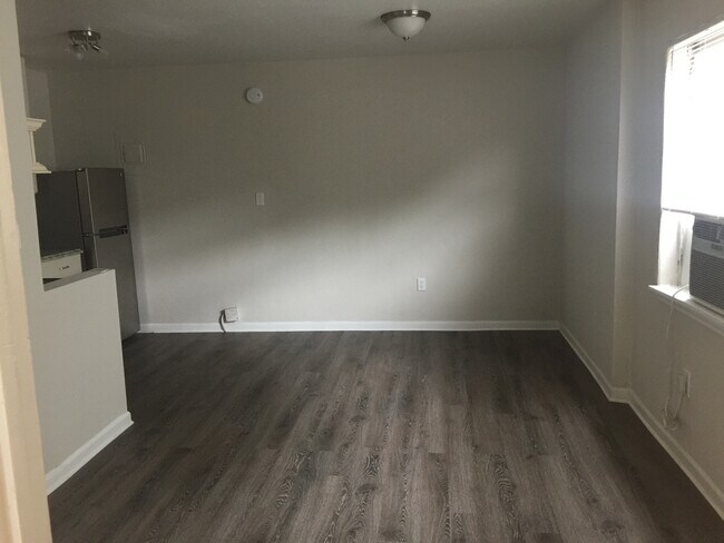 Foto del edificio - 1 bd/1 ba Newly Renovated Downtown Apartme...