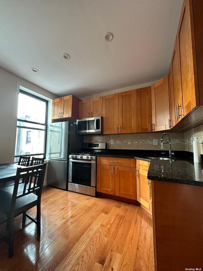 Foto del edificio - 36-32 34th St