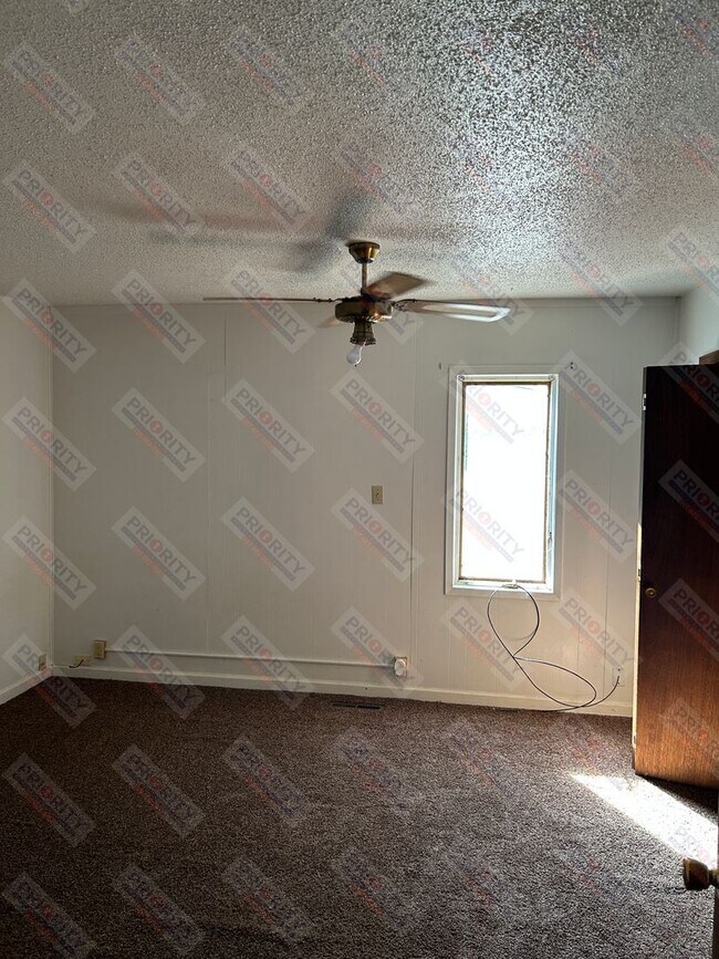 Building Photo - 704 S Brooks Ave