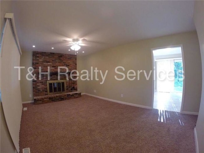 Building Photo - 539 S Fuller Dr