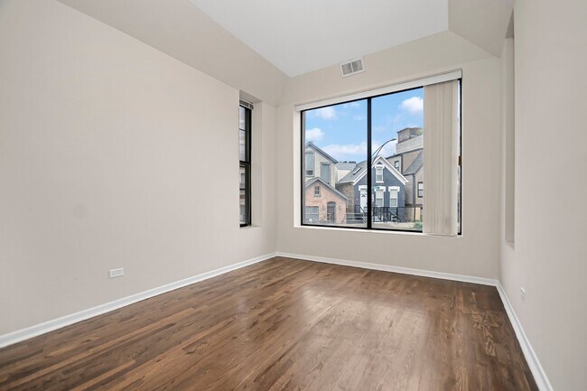 Building Photo - 1739 W Beach Ave
