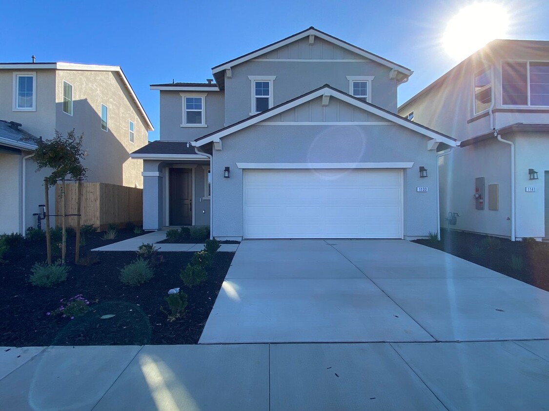 Foto principal - Newly Built in NW Visalia Available Now