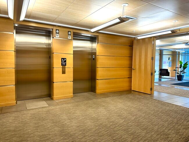 Foto del edificio - 309 W Washington Ave
