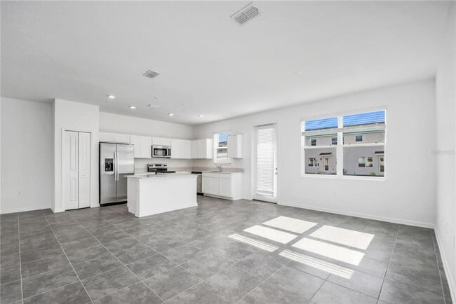 Building Photo - 401 Bogey Dr