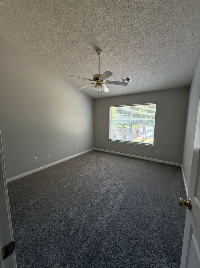 Building Photo - Lexington - Please call Lexington office to view - 803-359-0793