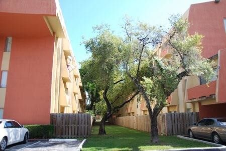 Foto del edificio - PARADISE ISLES APARTMENTS