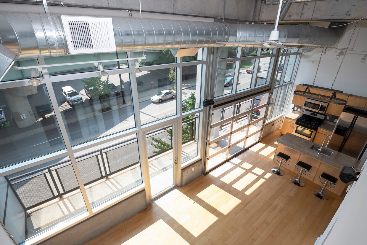 Hip, modern downtown condo - 353 W 4th St