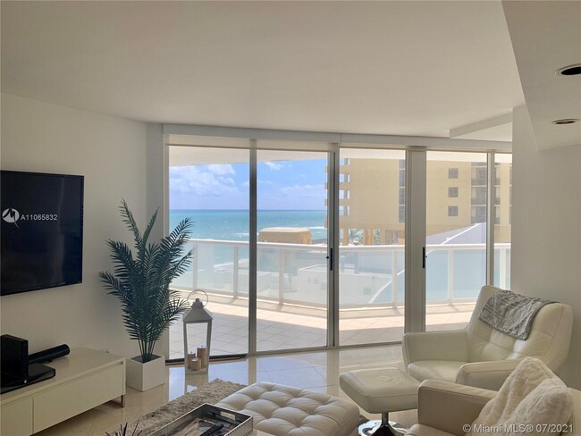 Building Photo - 16425 Collins Ave