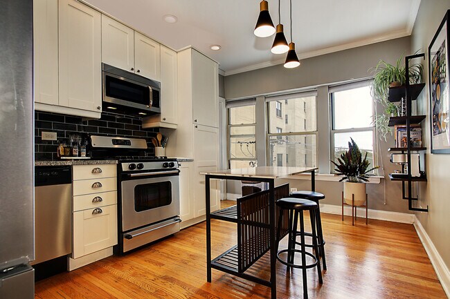 Foto del edificio - 816 W Sunnyside Ave