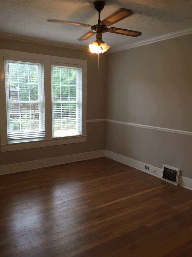 Building Photo - Home Available for June!