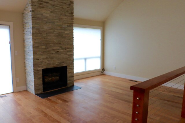 Living Room and fireplace - 28 Oak Forest Pl