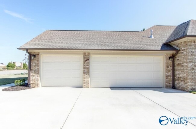 Building Photo - 25970 Fieldstone Dr