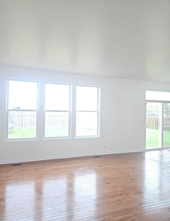 Building Photo - 838 Avalon Way