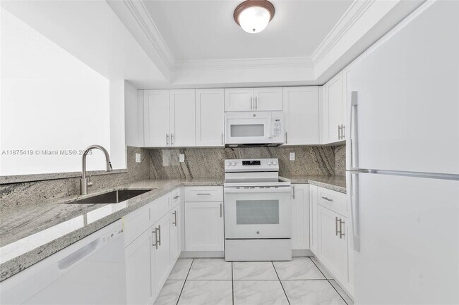 Foto del edificio - 9682 Fontainebleau Blvd