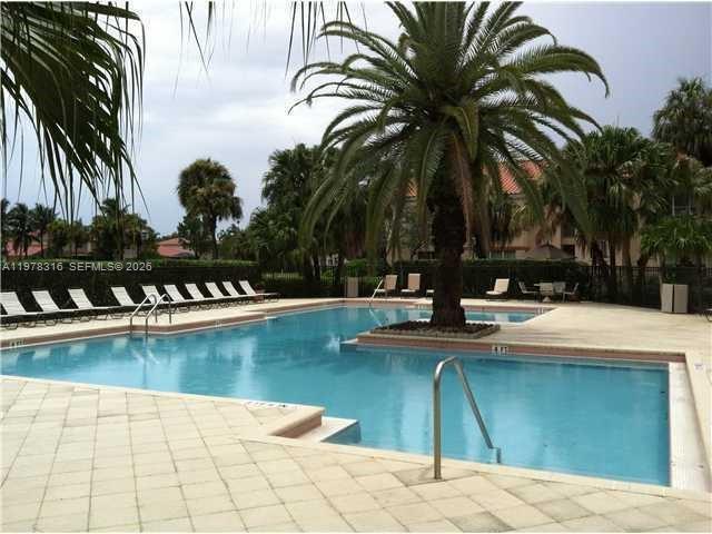 Foto del edificio - 3420 Pinewalk Dr N