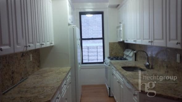 Building Photo - 430 E 86th St