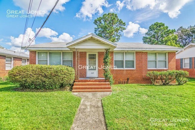 Building Photo - 4369 Garibaldi Ave