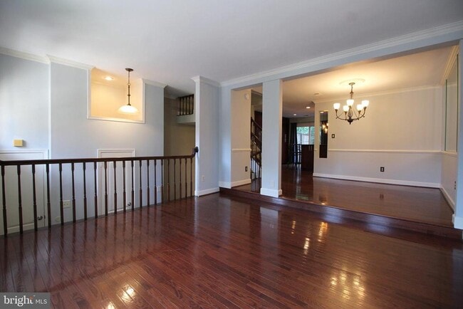 Foto del edificio - 8027 Merry Oaks Ct