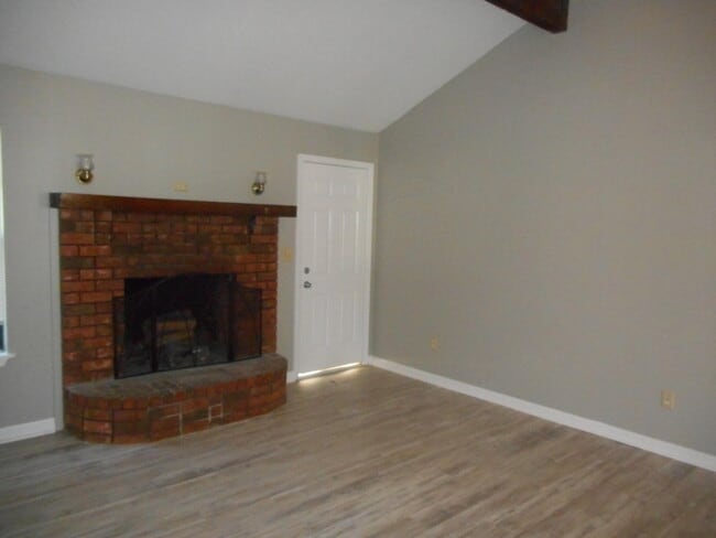Building Photo - 2825 Crosscreek Rd