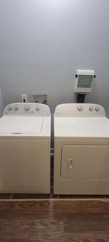 Washer and dryer - 2711 Lenway St