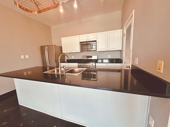 Foto del edificio - 2401 E 6th St