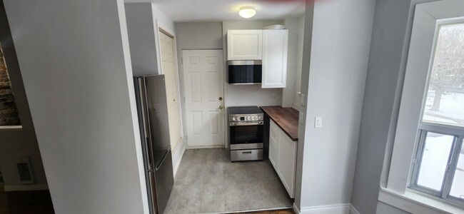 Building Photo - Beautiful 2 Bedroom in Leslievilel