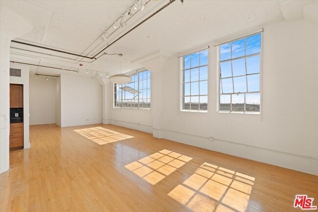 Building Photo - 420 San Pedro St