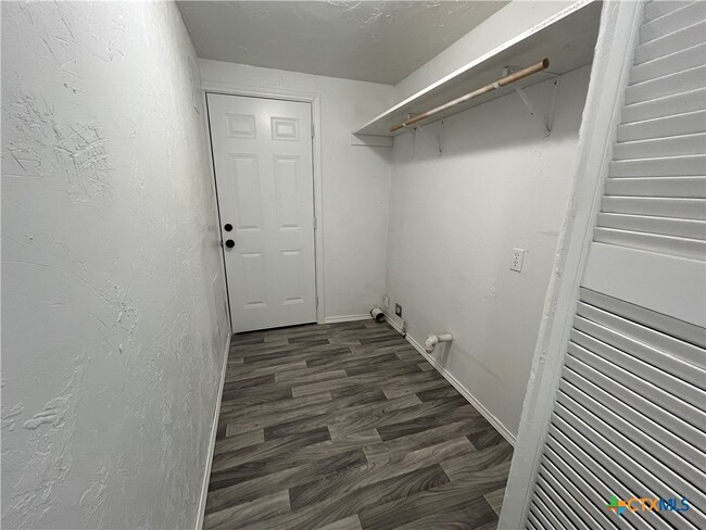 Foto del edificio - 5037 Chimney Rock