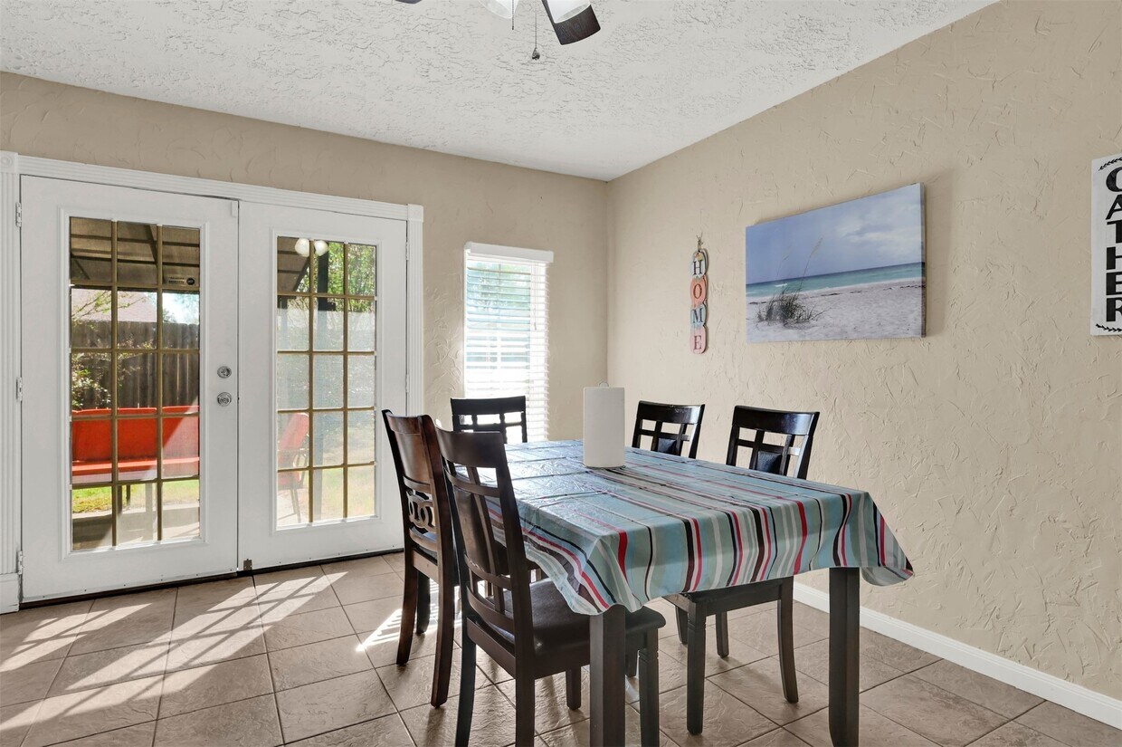 Foto del edificio - 14102 Sylvia Dr