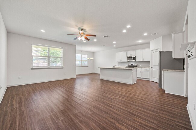 Building Photo - Charming 3-Bedroom Home in the Sorento Com...