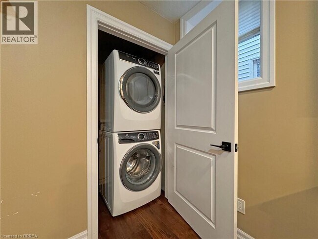 Building Photo - 343 Marlborough St