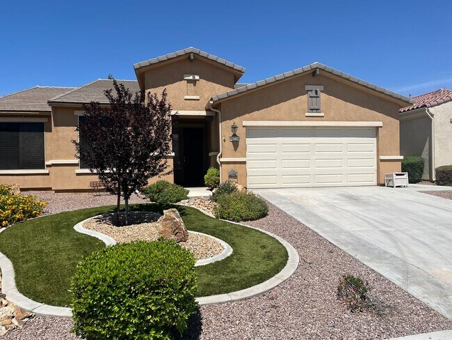 Foto del edificio - 3 bedroom 2 bathroom Home available in 55+...