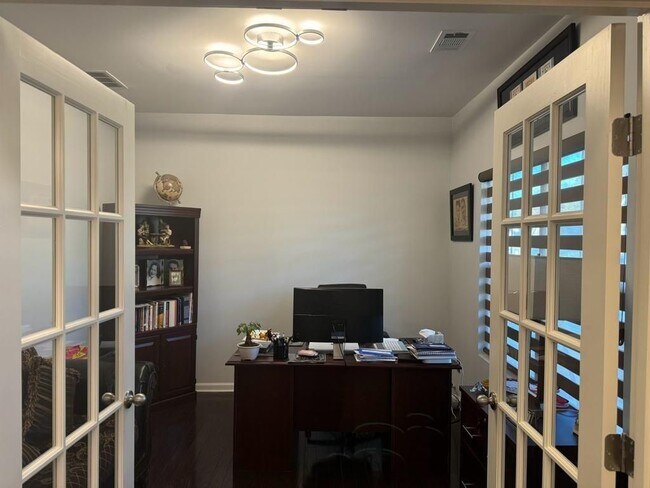 Building Photo - 1489 Washington Rose Ave