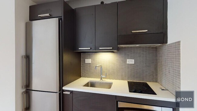 Building Photo - 222 E 39th St