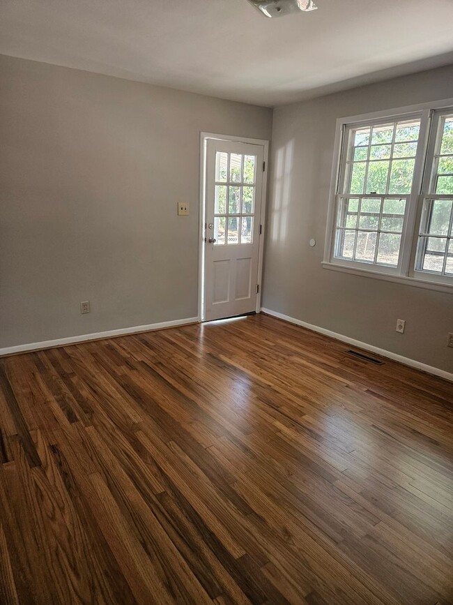 Building Photo - 307 Quail Dr