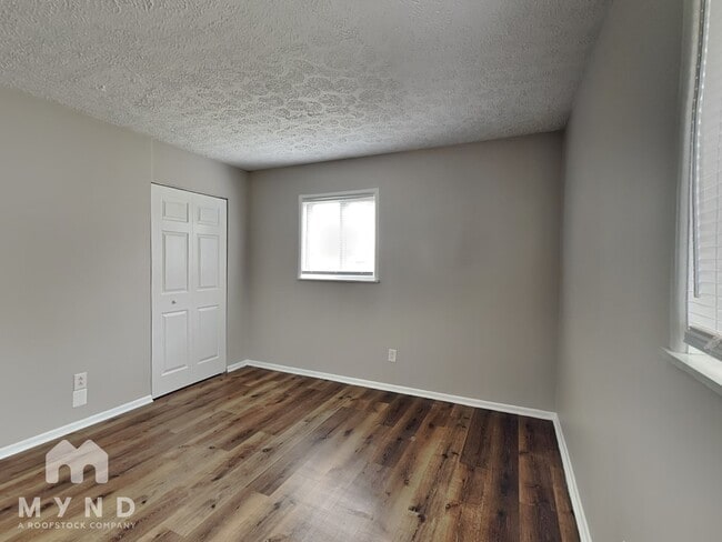 Foto del edificio - 2911 N Gresham Rd