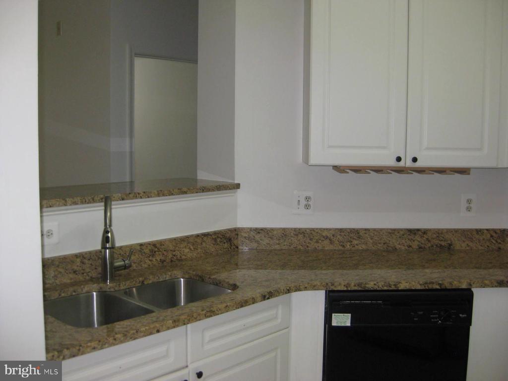 Foto principal - 8183 Carnegie Hall Ct