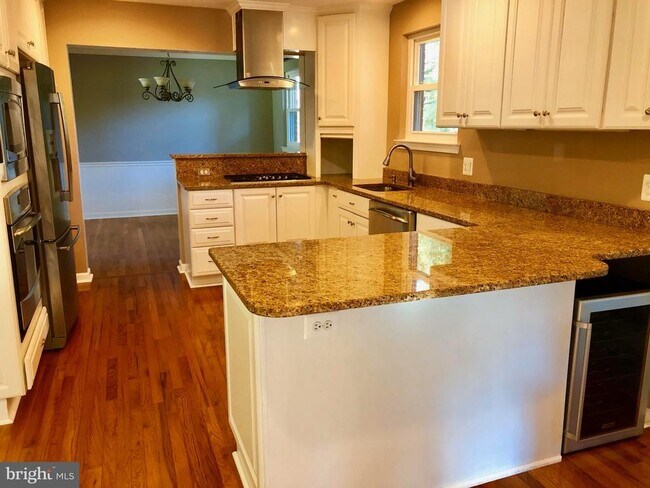 Foto del edificio - 8460 Thames St