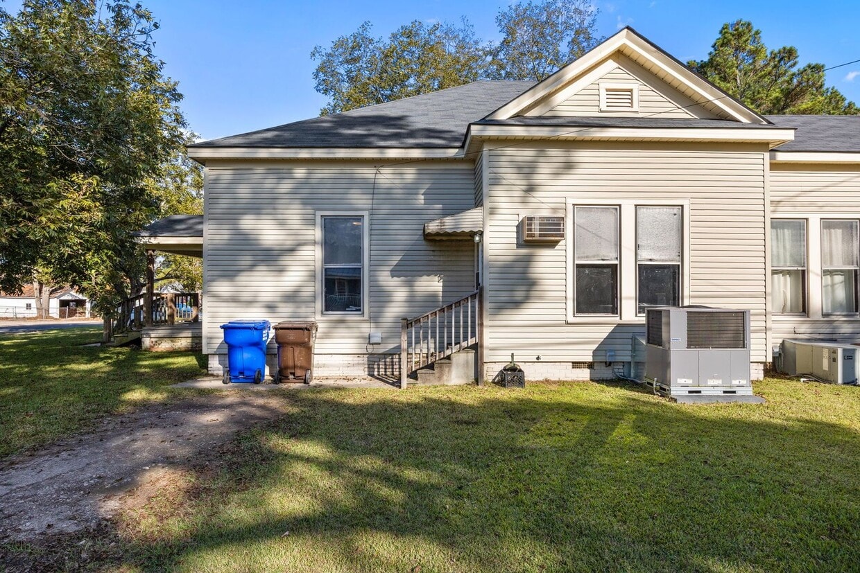 Primary Photo - 1 bedroom in Coats