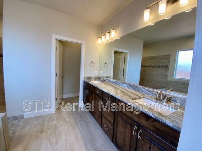 Building Photo - 47 Chalon Dr